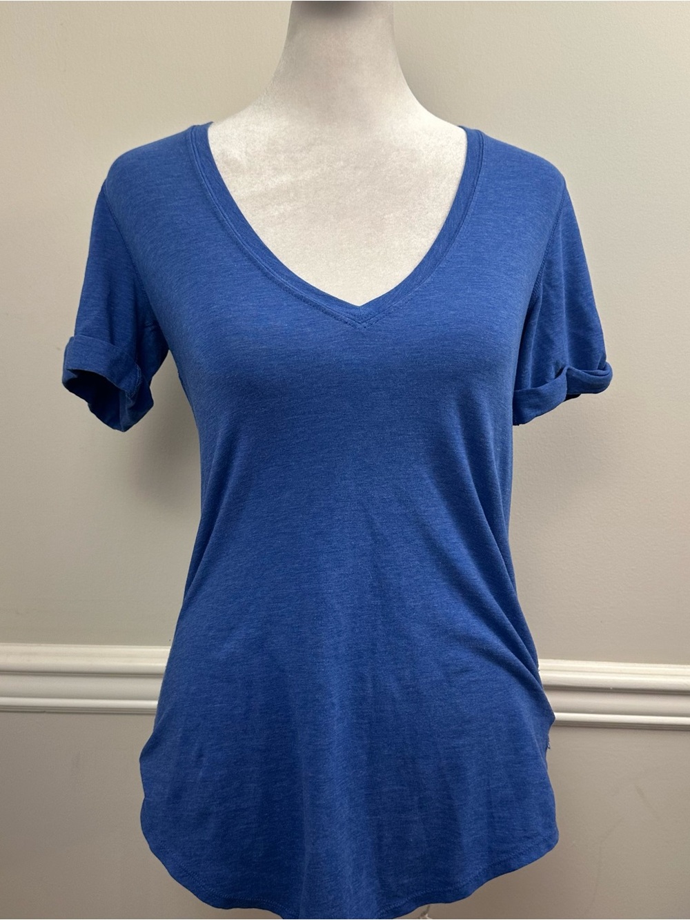 lululemon athletica Blue V-Neck Short Sleeve Tee
